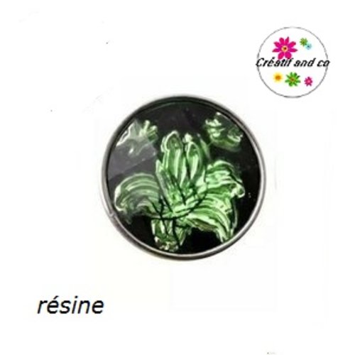 Bouton pression fleur de lys verte résine