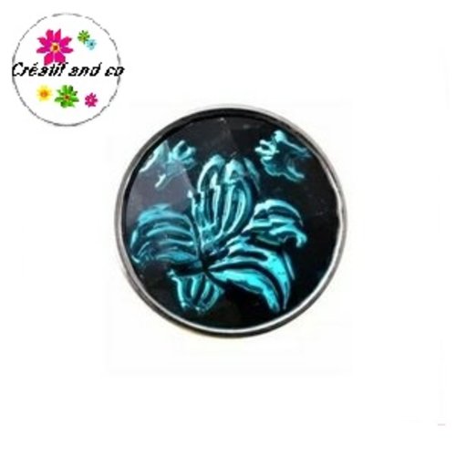 Bouton pression fond noir motif bleu résine