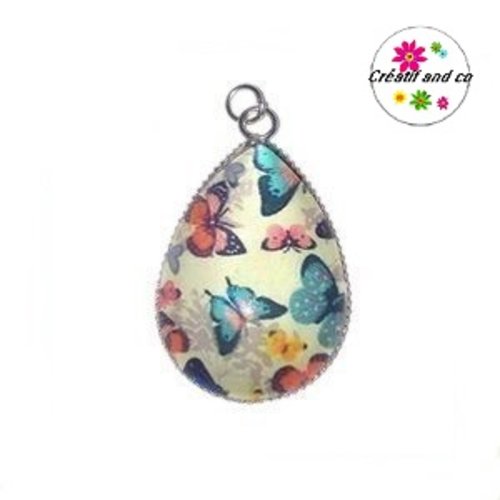 Pendentif cabochon goutte nuée de papillons