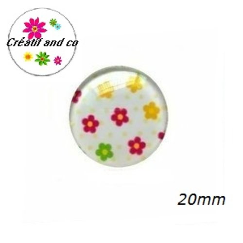 Cabochon fleuri  fond blanc 20mm