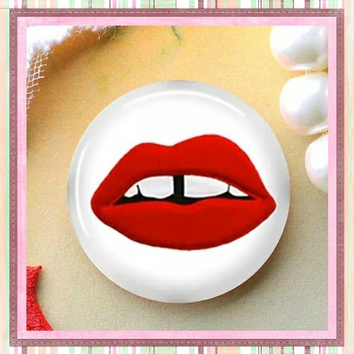 Cabochon kiss rouge "dent du bonheur"  20mm