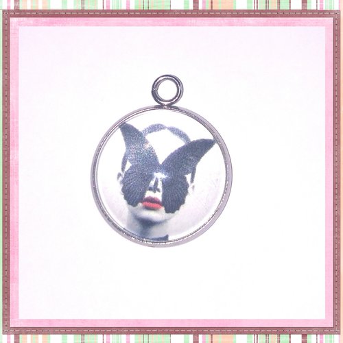 Pendentif cabochon papillon noir sur visage 16mm