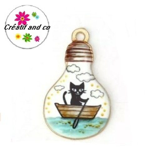 Breloque ampoule motif chat émail