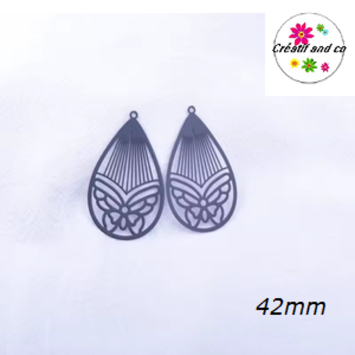 Breloque estampe papillon dans goutte noire 42mm