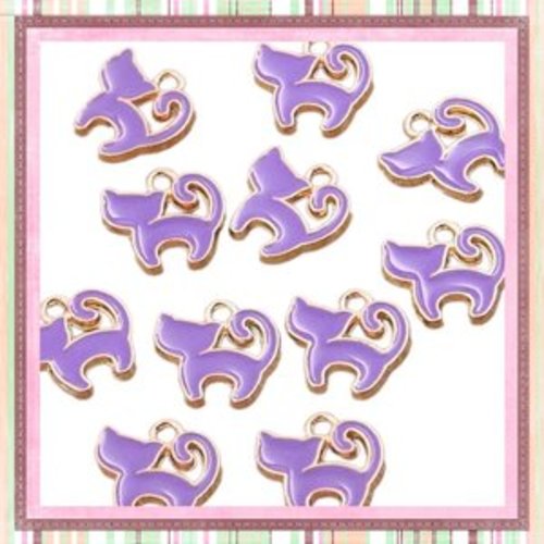Breloque petit chat mauve émail 13mm