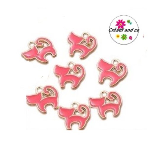 Breloque petit chat rose bonbon émail 13mm