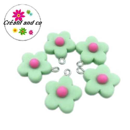 Pendentif fleur verte coeur rose résine 20mm