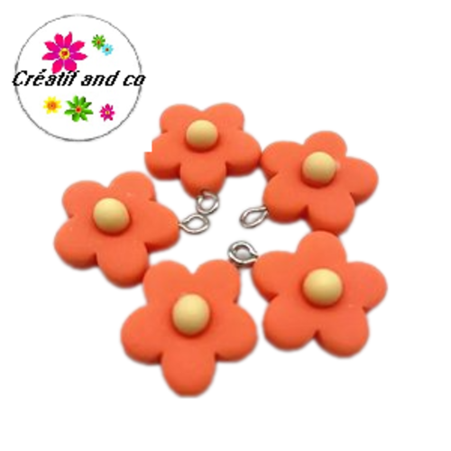 Pendentif fleur orange coeur rose résine 20mm
