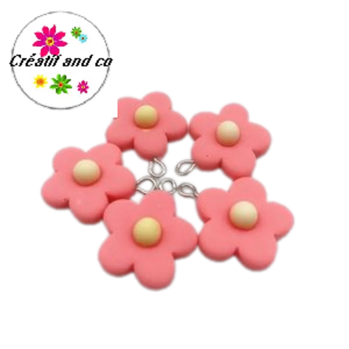 Pendentif fleur rose coeur jaune résine 20mm
