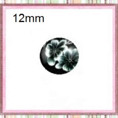 X2 cabochons fleur blanche/grise fond noir 12mm