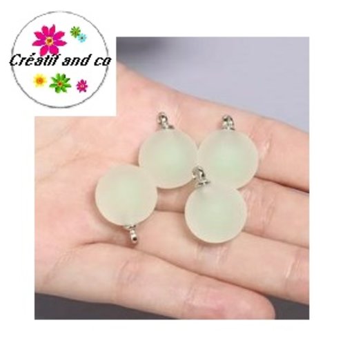 Pendentif boule mate vert très clair 15mm