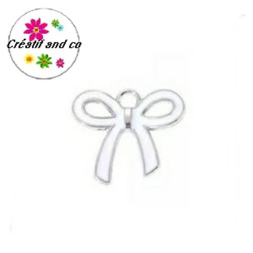 Breloque noeud blanc émail 18x15mm