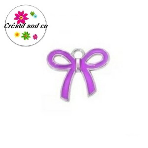 Breloque noeud mauve émail 18x15mm