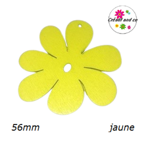 Breloque grande fleur en bois jaune 56mm