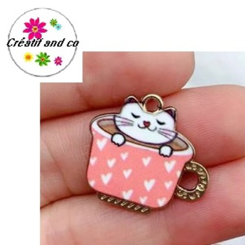 Breloque chat dans tasse émail 23mm