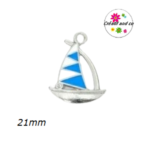 Breloque voilier blanc/bleu émail 21mm