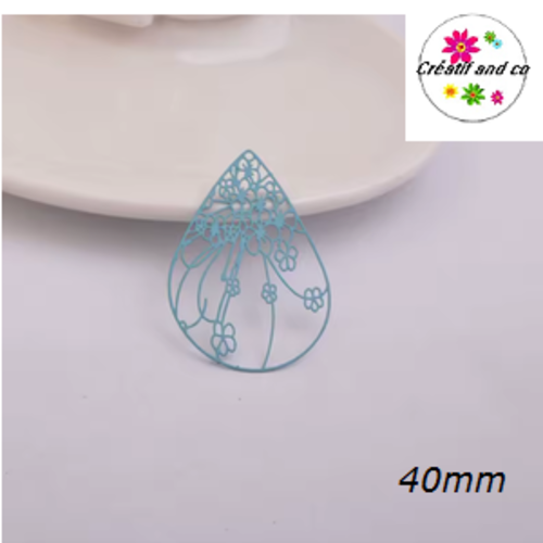 Breloque estampe motif fleur dans goutte verte 40mm