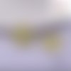 Breloque estampe fleur jaune 26mm
