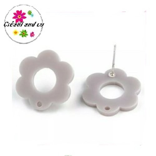 Clou oreille fleur grise acrylique et tige argent 925