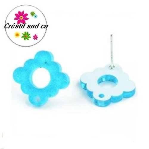 Clou oreille carré fleur bleue pailleté  acrylique et tige argent 925