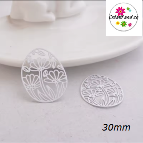 Breloque estampe ovale forme fleur de lotus blanche 30mm