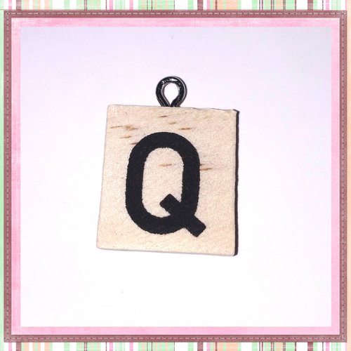Breloque bois brut lettre alphabet q