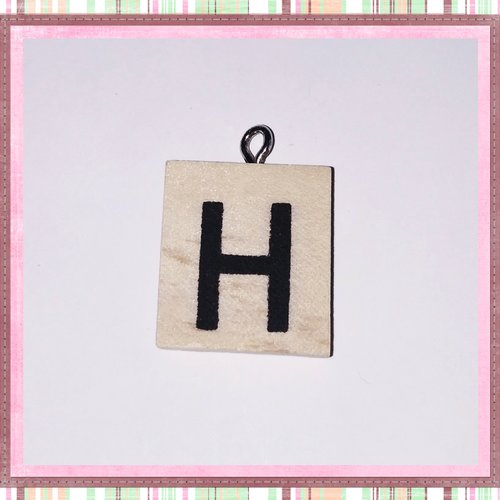 Breloque bois brut lettre alphabet h