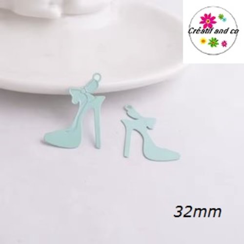 Breloque estampe talon aiguille bleu clair 32mm