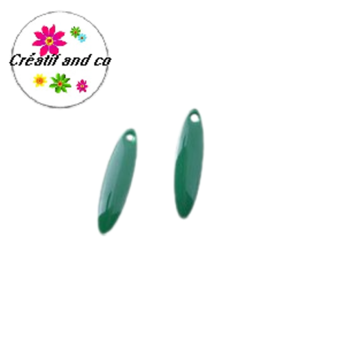 X2 pendentifs longs verts émail 20mm
