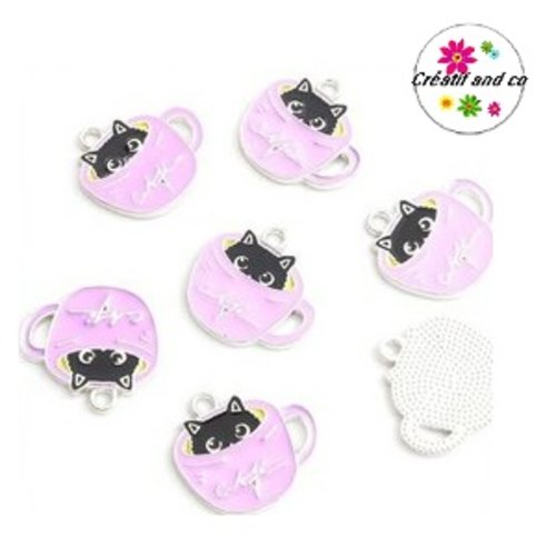 Breloque chat noir dans tasse parme émail