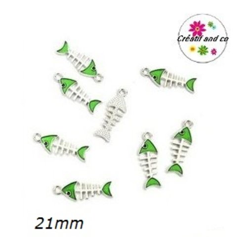 Breloque arête de poisson argentée/vert foncé émail