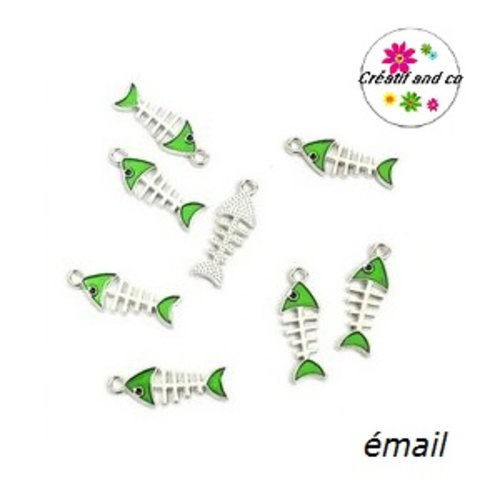 Breloque arête de poisson argentée/vert foncé émail