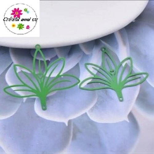 Breloque estampe connecteur fleur verte 37mm