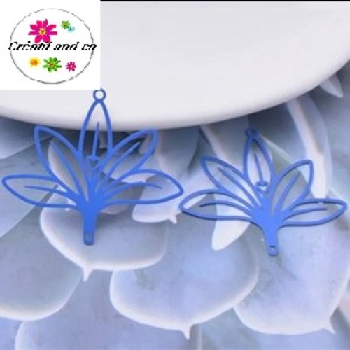 Breloque estampe connecteur fleur bleue 37mm