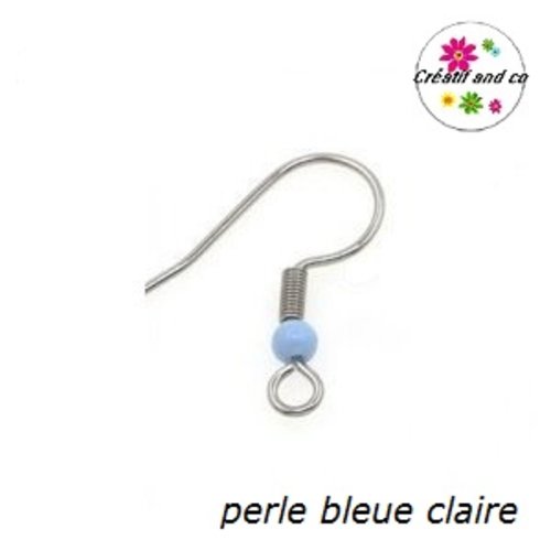 Boucle d'oreille hameçon perle bleue claire