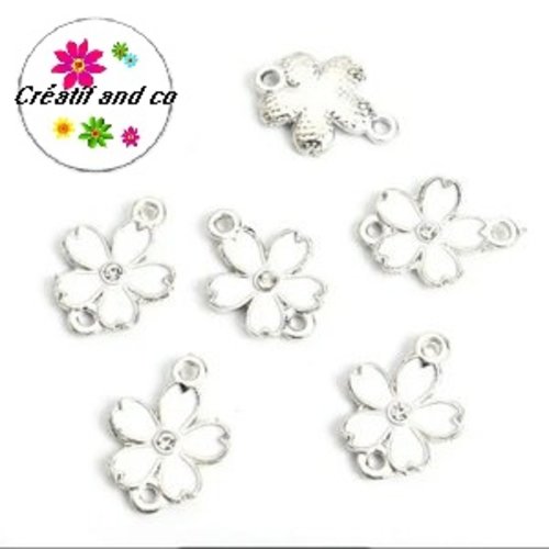 Connecteur fleur blanche émail 18,5mm