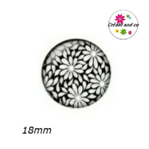 Cabochon fleur blanche fond noir 18mm