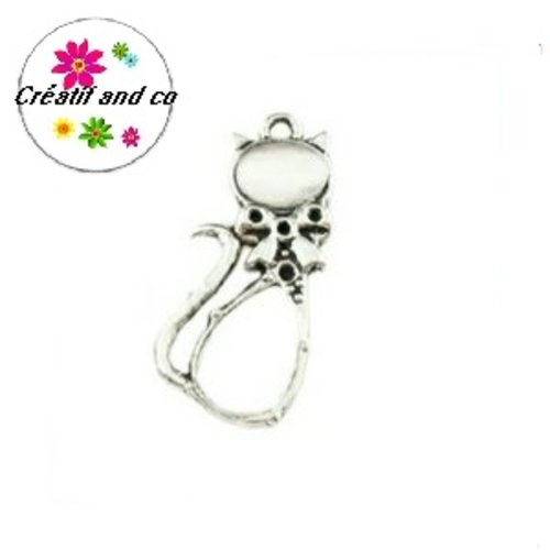 Pendentif chat métal et cabochon oeil de chat blanc
