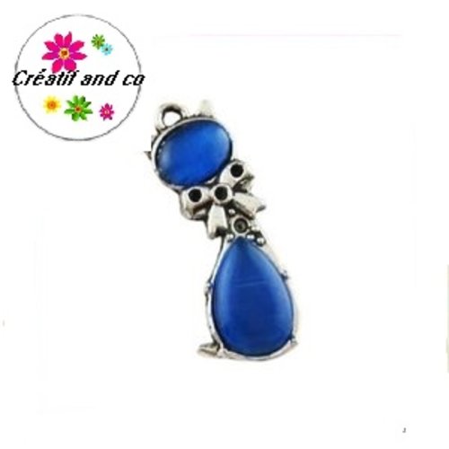 Pendentif chat métal et cabochon oeil de chat bleu roi