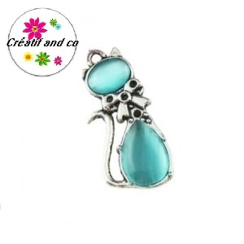 Pendentif chat métal et cabochon oeil de chat bleu