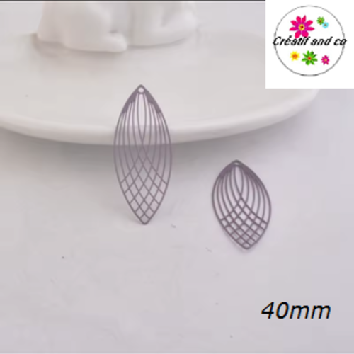 Breloque grande estampe ovale mauve foncé 40mm