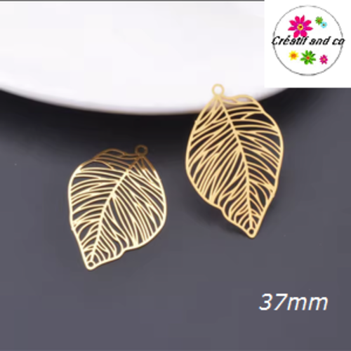 Breloque estampe grande feuille dorée 37mm