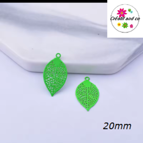 Breloque estampe petite feuille verte fluo  20mm