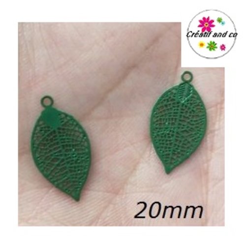 Breloque estampe petite feuille verte  20mm