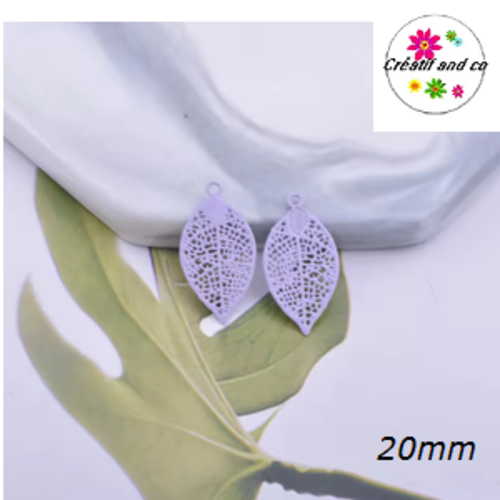 Breloque estampe petite feuille parme claire  20mm