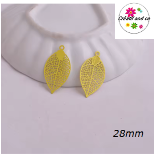 Breloque estampe feuille jaune 28mm