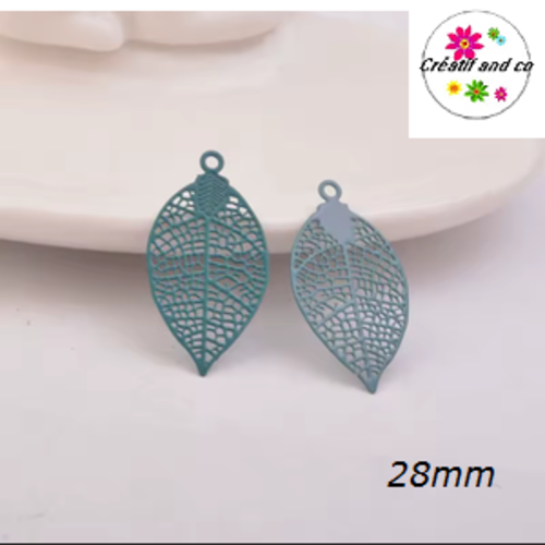Breloque estampe feuille vert foncé  28mm