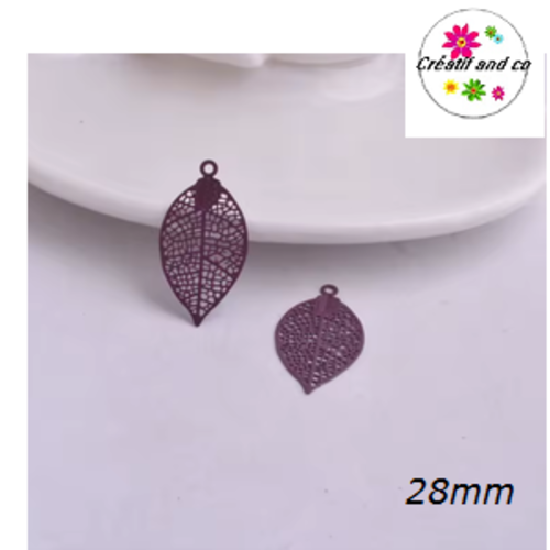Breloque estampe feuille mauve 28mm