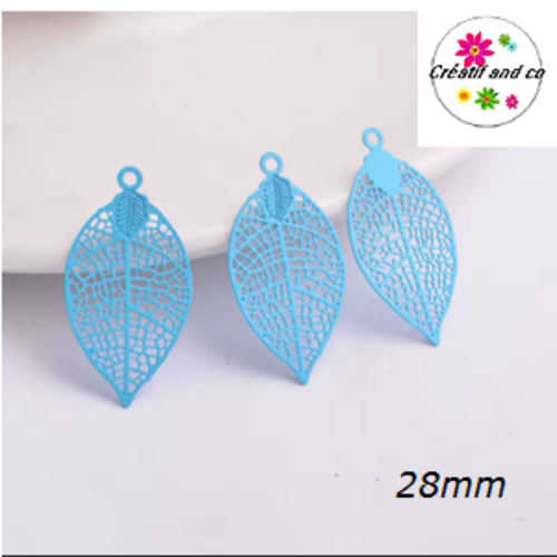 Breloque estampe feuille bleue turquoise  28mm