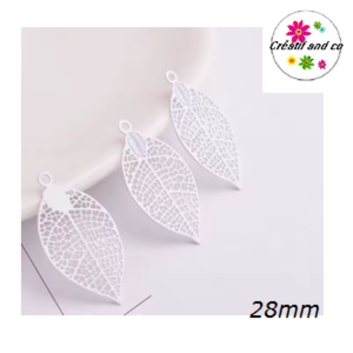 Breloque estampe feuille blanche  28mm